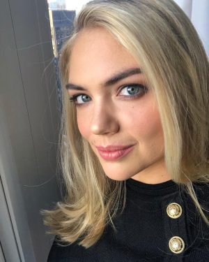 Kate Upton Instagram - A little selfie never hurt nobody 🤳🏻