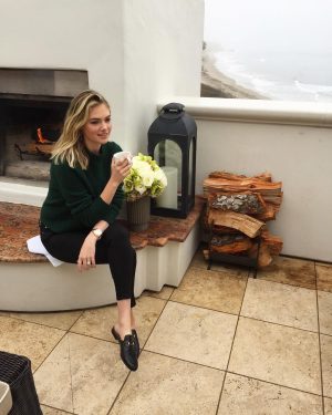 Kate Upton Instagram - Stayin’ cozy ☕️