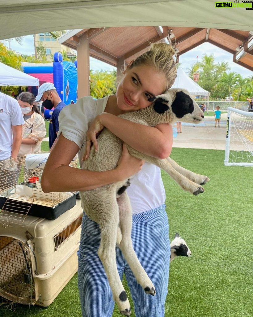 Kate Upton Instagram - Do you think Justin will be mad if I bring her home?