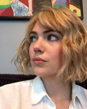 Kate Upton Instagram - When you try to recreate the short hair look from the shoot… 🥴 #FashionVsReality #FBF