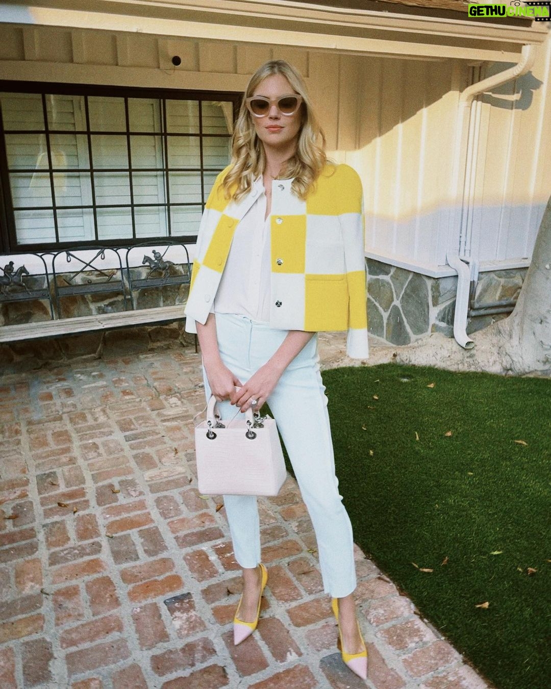 Kate Upton Instagram - just a little ✨pastel pop✨ for your timeline