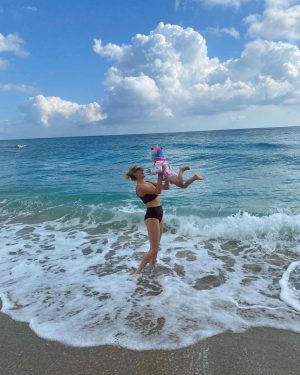 Kate Upton Instagram - Love & happiness 💕