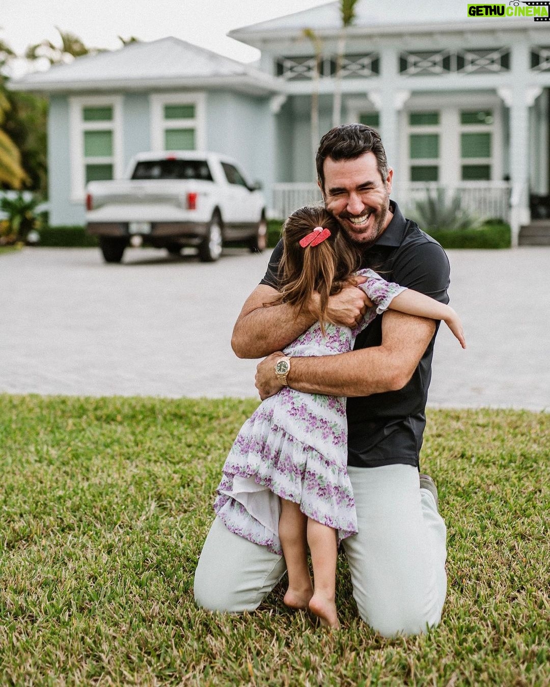 Kate Upton Instagram - Happy Father’s Day to all the Dad’s out there… but especially this man right here! I love watching you be the most incredible #GirlDad… Vivi and I are so lucky to have you @justinverlander. ❤️