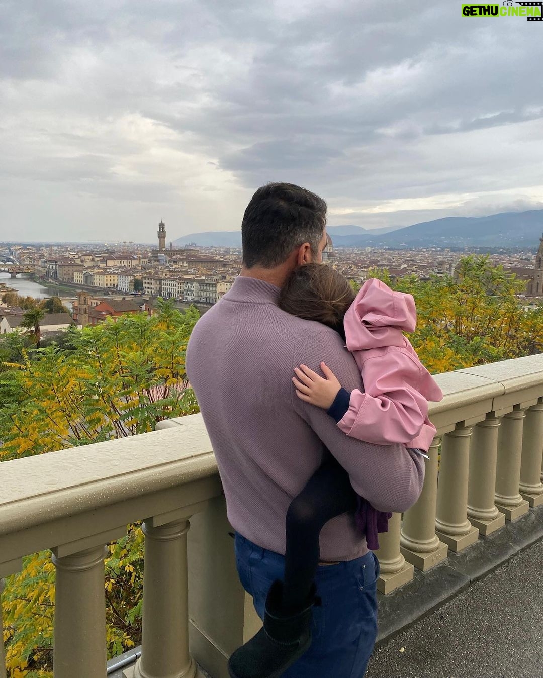 Kate Upton Instagram - Happy Father’s Day to all the Dad’s out there… but especially this man right here! I love watching you be the most incredible #GirlDad… Vivi and I are so lucky to have you @justinverlander. ❤️