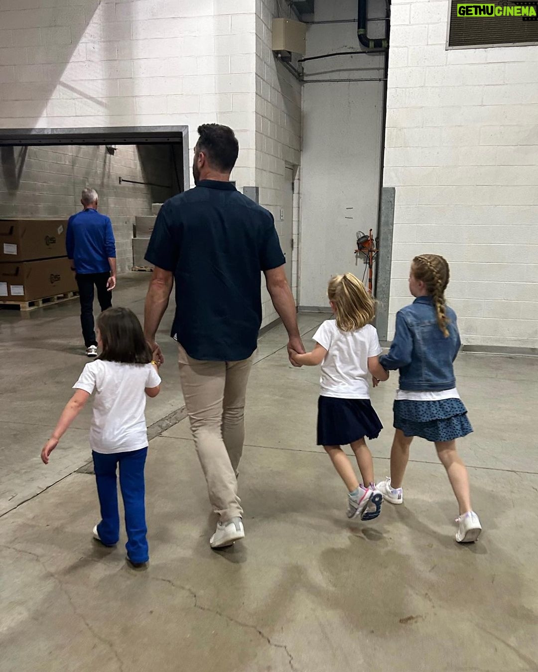 Kate Upton Instagram - Happy Father’s Day to all the Dad’s out there… but especially this man right here! I love watching you be the most incredible #GirlDad… Vivi and I are so lucky to have you @justinverlander. ❤️