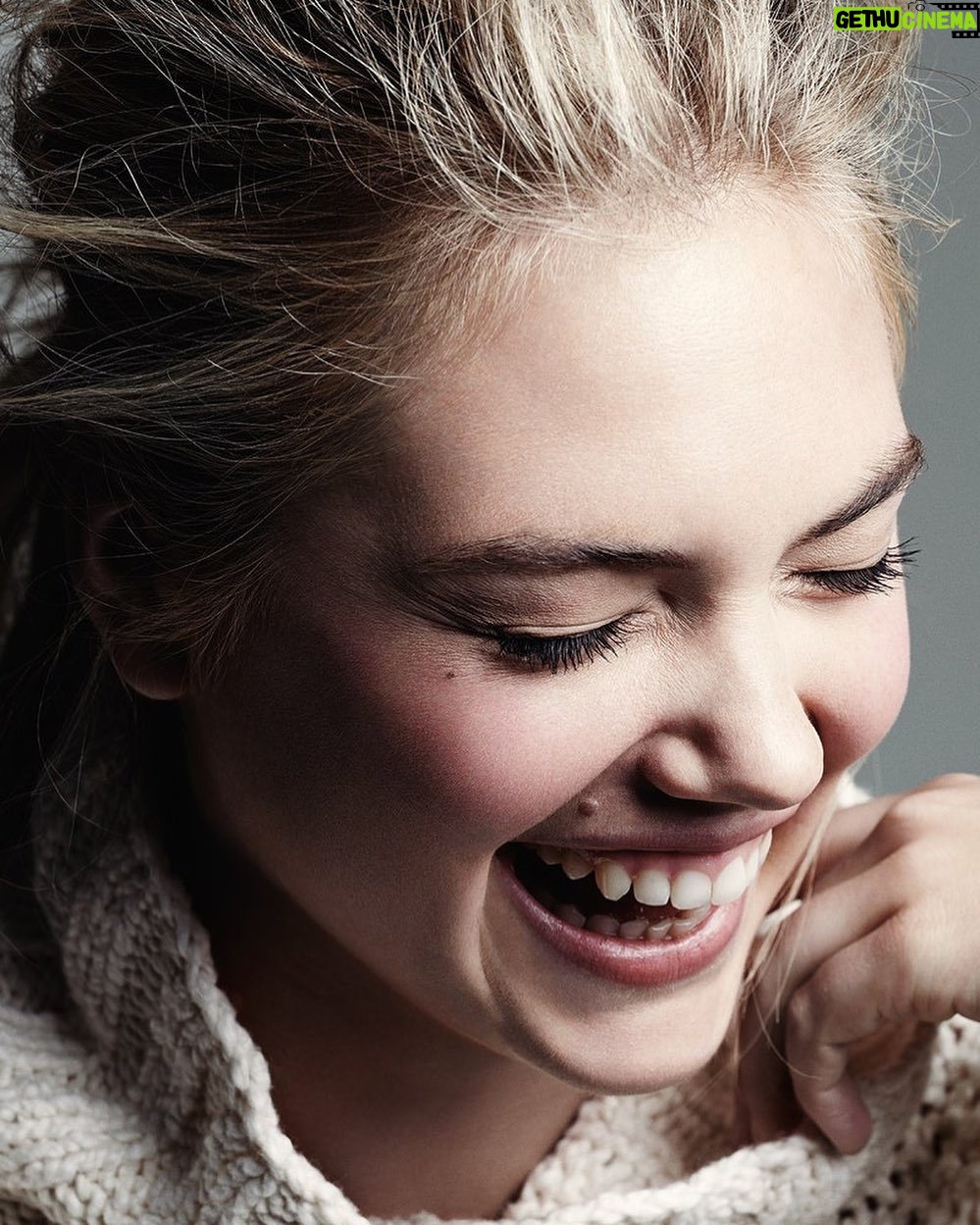 Kate Upton Instagram - Done with this heat… I’m ready sweater weather! #tbt