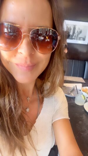 Kate del Castillo Instagram - Happy to bring my mom after 60 years or so to San Francisco ,  she spent a long time here when she was a teenager. It was her dream to come back:) y Que mejor que en familia @bahena00 #ericdelcastillo #katetrillo ♥️♥️♥️♥️