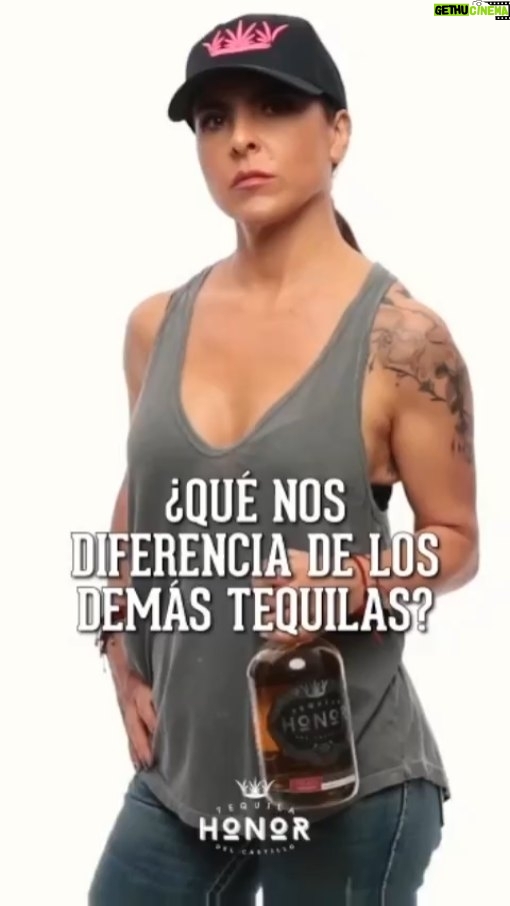 Kate del Castillo Instagram - Nuestra diferencia está en el Honor 🌟🥃 Nuestras botellas son un símbolo de nuestra esencia. El Honor fluye en nuestras venas. 💪❤️ Vive con Honor! Our point of differentiation is in Honor 🌟🥃 Our bottles are a symbol of our essence. Honor flows in our veins. 💪❤️ Live with Honor! #EstadosUnidos #VIP #tequilacocktail #cocktailtime #americalatina #latinamerica #tequilahonor #viveconhonor #tequila #honor #honorisinyourhands #livewithhonor #mexico #shots #honorisinyourhands #tequilatime #tequilanight #mexicancocktails #tequilalover #mexicantequila #tequilamexicano #margaritas #usa #tequilatime #katedelcastillo @tequilahonor @katedelcastillo