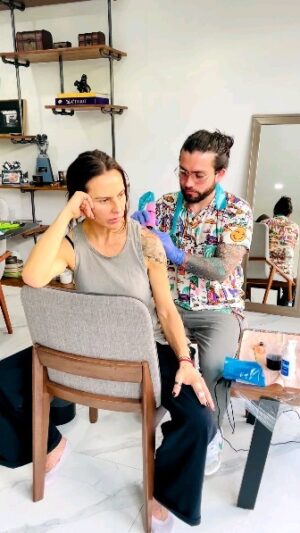 Kate del Castillo Instagram - #TBT to this amazing Tattoo artist @billyvirviescas 

#tbt #tattoos #artist #katedelcastrillo #billyvirviescas