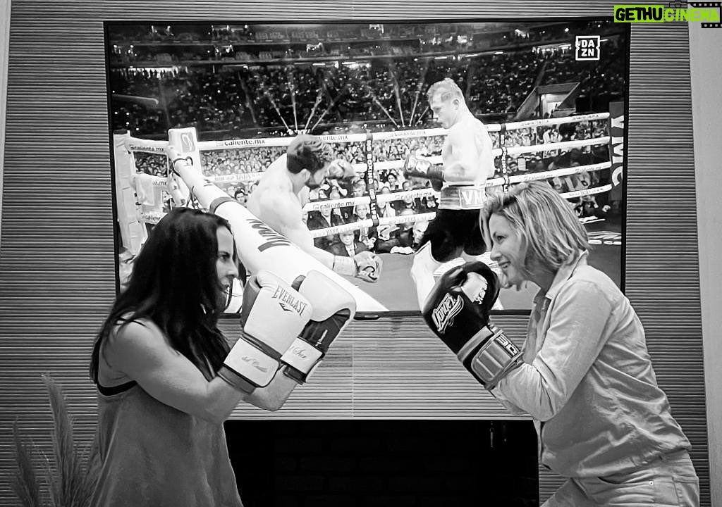 Kate del Castillo Instagram - Next fight - Del Castillo π²π½ vs Lindsey πΊπΈ #writersstrike #doingwhatwecan #armasdemujer #payperview