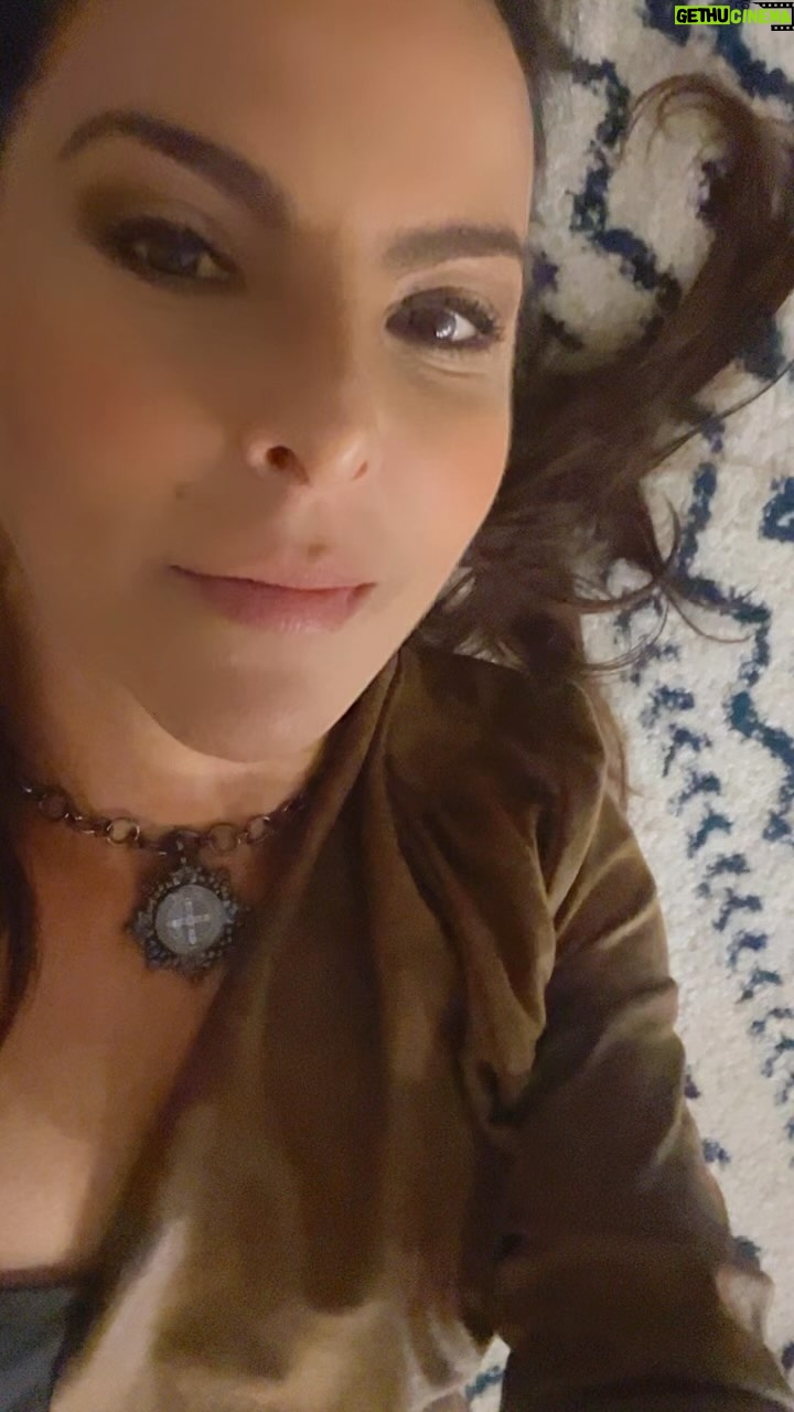 Kate del Castillo Instagram - #letstalkaboutvertigo #fuckvertigo #tinnitus Happy Saturday! Feliz sabadrink!