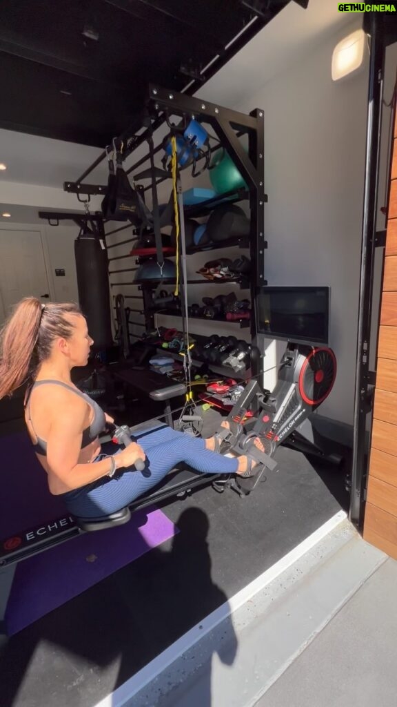 Kate del Castillo Instagram - Thanks @echelon.fit @fitnesscorpmx @jproval I’m still learning how to row but it’s definitely an amazing workout!!! Gracias!! Estoy aprendiendo apenas pero me encanta!