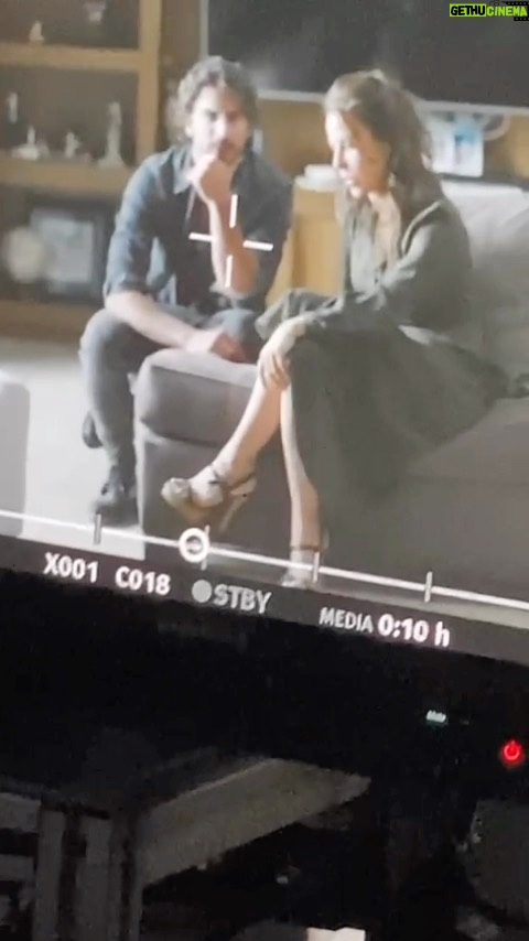 Kate del Castillo Instagram - It’s Friday! 🍿 You can download new episode of “Volver A Caer” on @vixplus starring @katedelcastillo @maxi_iglesias @rubenzamoract 🎥 a @cholawoodofficial production @lacarmela2 #katedelcastillo #volveracaer #maxiiglesias #rubenzamora