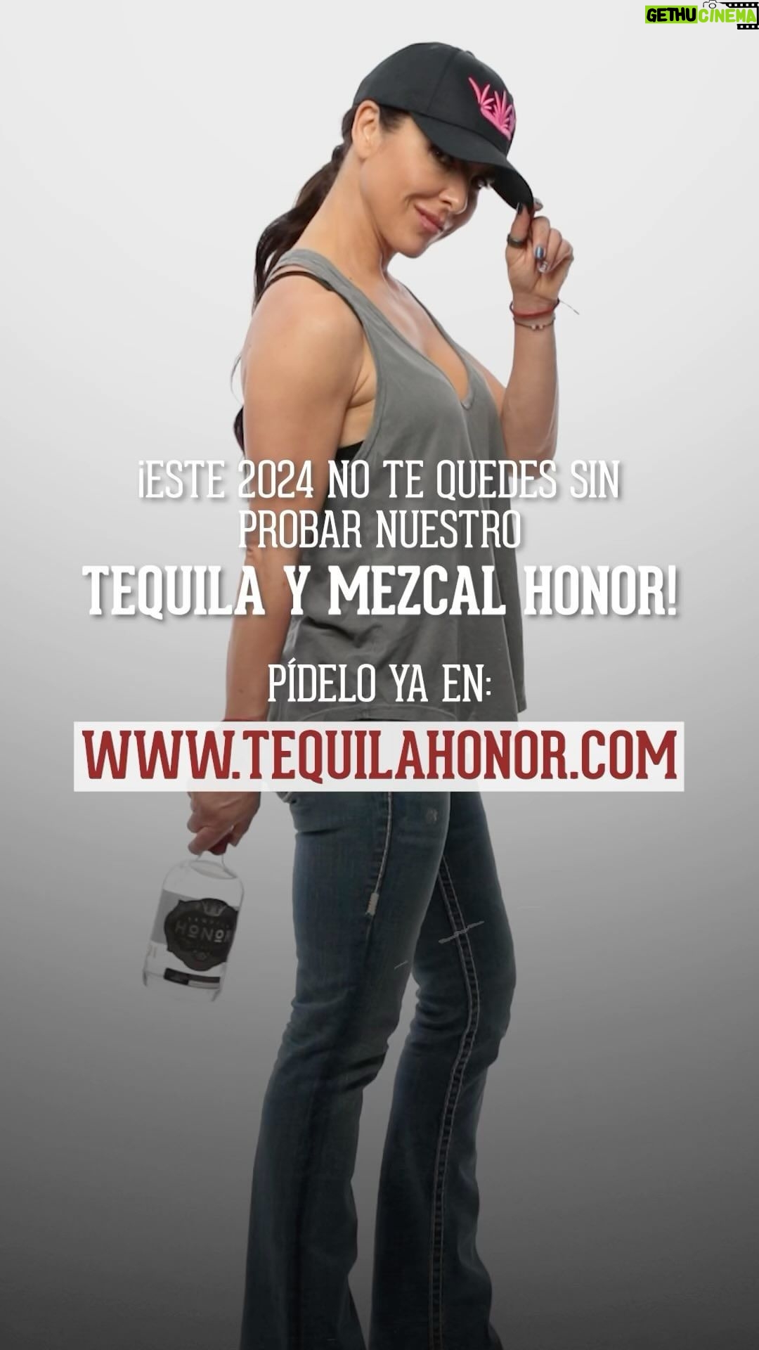 Kate del Castillo Instagram - Síguenos @tequilahonor Como estas disfrutado este 2024? Ojalá este lleno del auténtico sabor de Tequila y Mezcal Honor! Consigue Tequila Honor o el Nuevo Mezcal Honor en tu lugar favorito o Ordénalos en línea ya sea en www.tequilahonor.com o Www.Emiliosbev.com entre otros lugares; visita nuestro sitio web! ¡Este año estará lleno de promesas deliciosas, no dejes de celebrar!🥃🌟 !Vive con Honor! Follow us @tequilahonor. How are you enjoying 2024? Hopefully, it’s filled with the authentic flavor of Tequila and Mezcal Honor! Get Tequila Honor or the New Mezcal Honor at your favorite spot or order online at www.tequilahonor.com or www.Emiliosbev.com, among other places; visit our website! This year will be full of delicious promises, don’t stop celebrating! 🥃🌟 Live with Honor! #MezcalHonor #mezcalhonor #cocktail #EstadosUnidos #guerrero #tequilacocktail #cocktailtime #weekend #mezcalcocktail #tequilahonor #viveconhonor #tequila #honor #christmas #livewithhonor #mexico #cupeatra #tequilatime #tequilanight #mexicancocktails #tequilalover #tequilamexicano #margaritas #usa #mezcaltime #katedelcastillo @tequilahonor @katedelcastillo