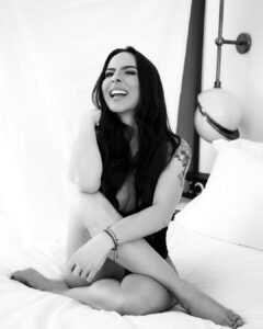 Kate del Castillo Instagram - Bienvenidos 50’s ♥️♥️♥️ Photo by @francisbertrand Stylist @blancopop Hair and makeup @hairbyvanessasanchez Nails by @millie_cosmo Moda @marikavera