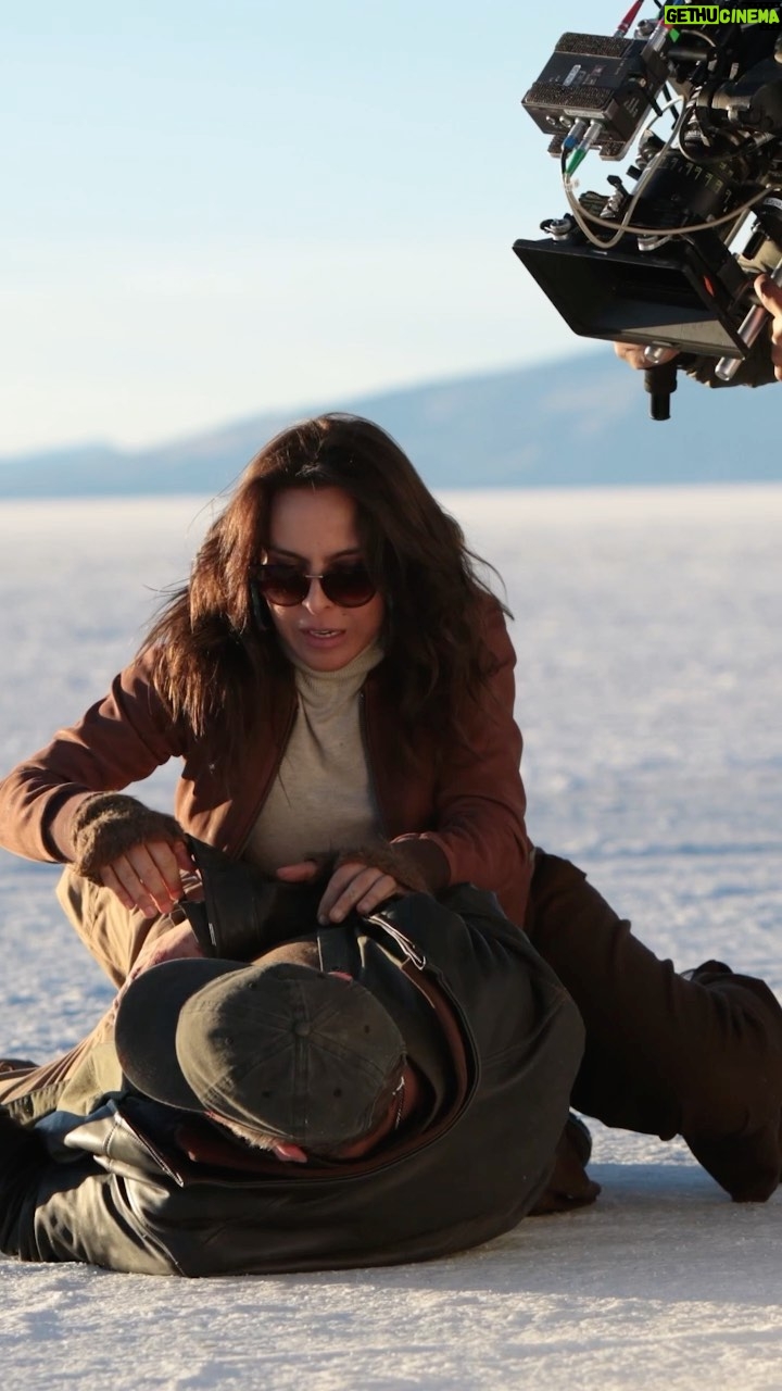 Kate del Castillo - 81.8K Likes - Los valores de producción de esta temporada de #LaReinaDelSur…¡están a otro nivel! Teresa Mendoza regresa muy guerrera, en busca de la verdad. Recuerden que el gran estreno es el martes 18 de octubre a las 9pm/8c. ¡La ves por por Telemundo o no la ves! #LRDS3 #LaReinaReels 🔥
