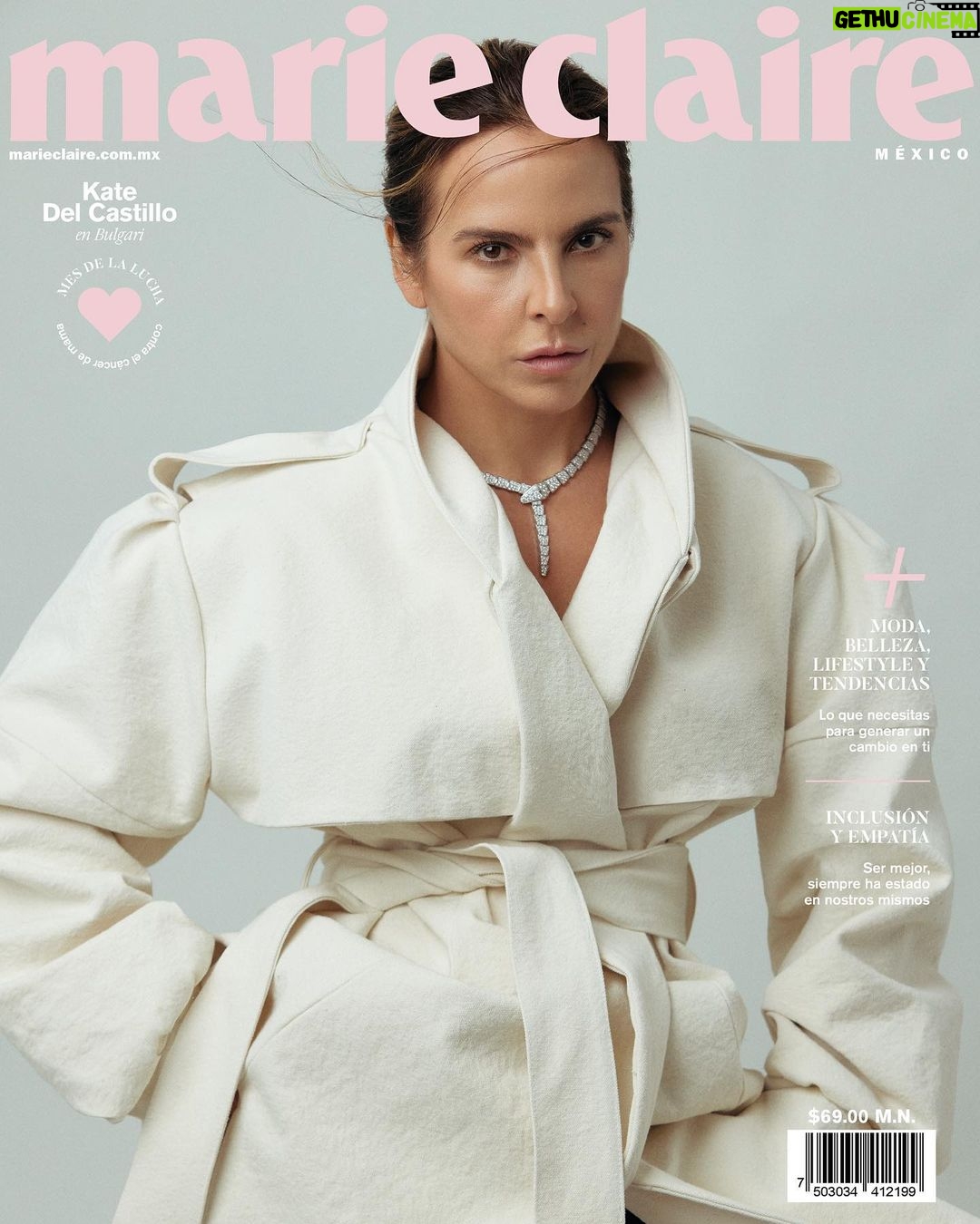 Kate del Castillo Instagram - A días del estreno de la tercera temporada de la Reina del Sur, Kate del Castillo protagoniza nuestra segunda portada del mes de Octubre. En la que nos habla sobre las razones que la impulsaron a crear personajes fuertes, valientes y muy especiales como Teresa Mendoza. Su talento es hoy su mejor arma, por eso elige aliados como @bulgari “A nuestra edad, aprendes que una decide irse cuando no hay nada que perder y yo tenía todo por perder. Fue empezar completamente de cero, por supuesto que sentí muchísimo temor, pero me encantó llegar a un lugar donde nadie te conoce, que abre sus puertas por tu modo de hacer las cosas, por tu talento” comenta la actriz. Conoce sobre las luchas que ha tenido que pasar, pero también de la increíble vida que ha construido para sí misma. Director Editorial: @gerardangulo Fotografía: @carlos_ruizc Realizacion: @sergio.valenzuela Peinado: @jorgebeltranhair Maquillaje: @vicoguadarrama PR: @prensa_danna