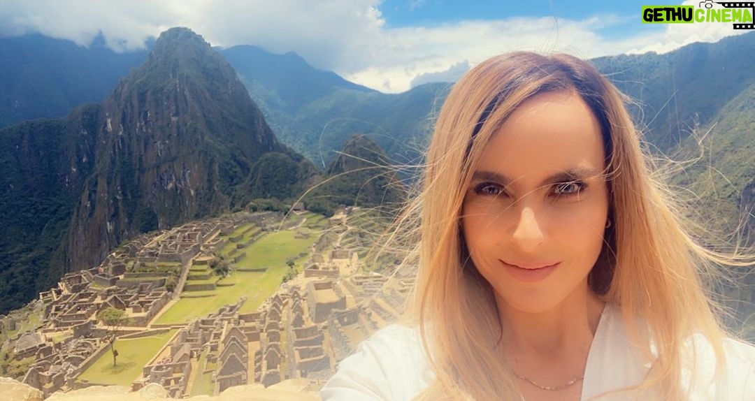 Kate del Castillo - 119.9K Likes - Behind the scenes #lareinadelsur3 in Machu Picchu, Peru @reinadelsurtv Teresa Mendoza undercover 😎