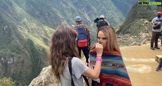 Kate del Castillo Instagram - Behind the scenes #lareinadelsur3 in Machu Picchu, Peru @reinadelsurtv Teresa Mendoza undercover 😎