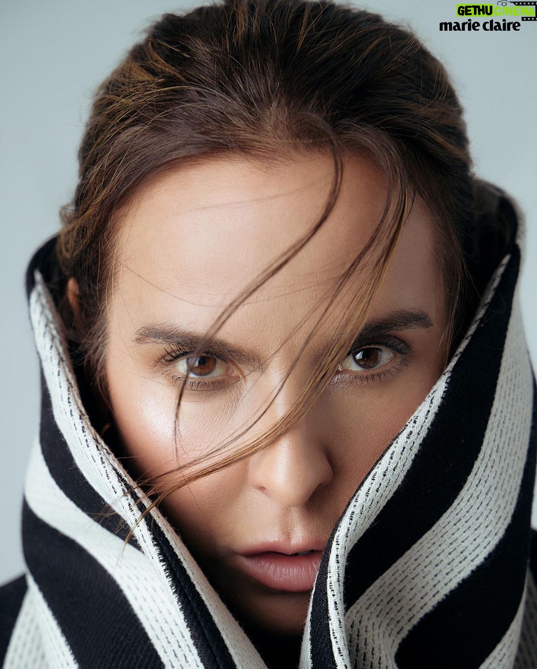 Kate del Castillo Instagram - El espíritu de @katedelcastillo se resume como un alma emprendedora... Para ella, cada día es una nueva oportunidad para ser una mejor persona e intérprete. La energía que le ha dado una vida entera en la industria fue la misma que la impulsó para crear personajes como Teresa Mendoza en "La Reina del Sur". De la mano de Bulgari, la actriz muestra su lado más poderoso en esta edición del mes de octubre. Director Editorial: @gerardangulo Fotografía: @carlos_ruizc Realizacion: @sergio.valenzuela Peinado: @jorgebeltranhair Maquillaje: @vicoguadarrama PR: @prensa_danna