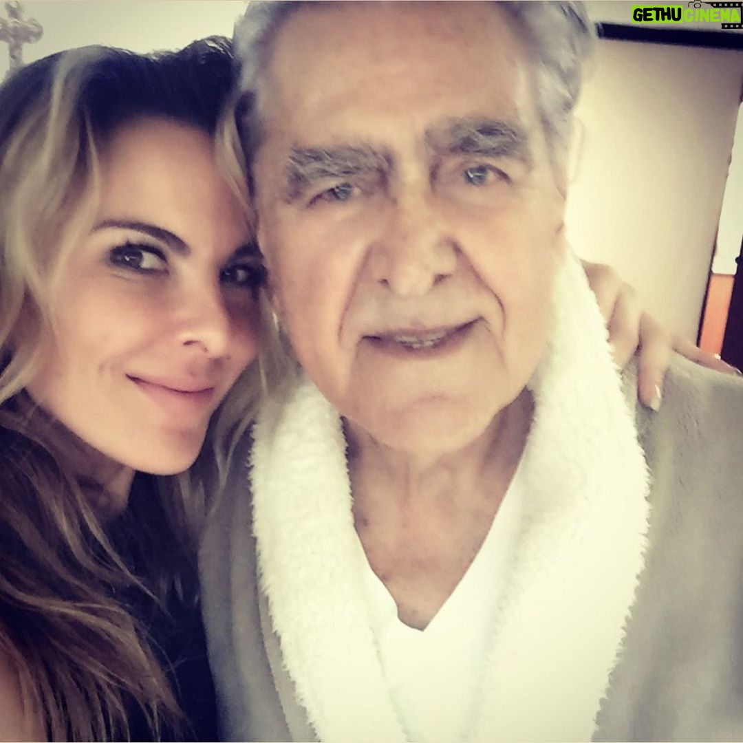 Kate del Castillo Instagram - #tbt con mi apá #ericdelcastillo #daddyslittlegirl 😂♥️
