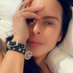 Kate del Castillo Instagram - … Lola, siempre presente. Y uno, no siempre… besos y muchos abrazos llenos de compasión a tod@s l@s que han perdido a un/una compañer@ de cuatro patitas. De verdad, sin saber explicar el amor puro que se les puede tener. La llevo conmigo para siempre, donde quiera que yo esté. Y gracias por tanto amor y comprensión. The show must go on. #fuerza #lolaforever #live #love #XX