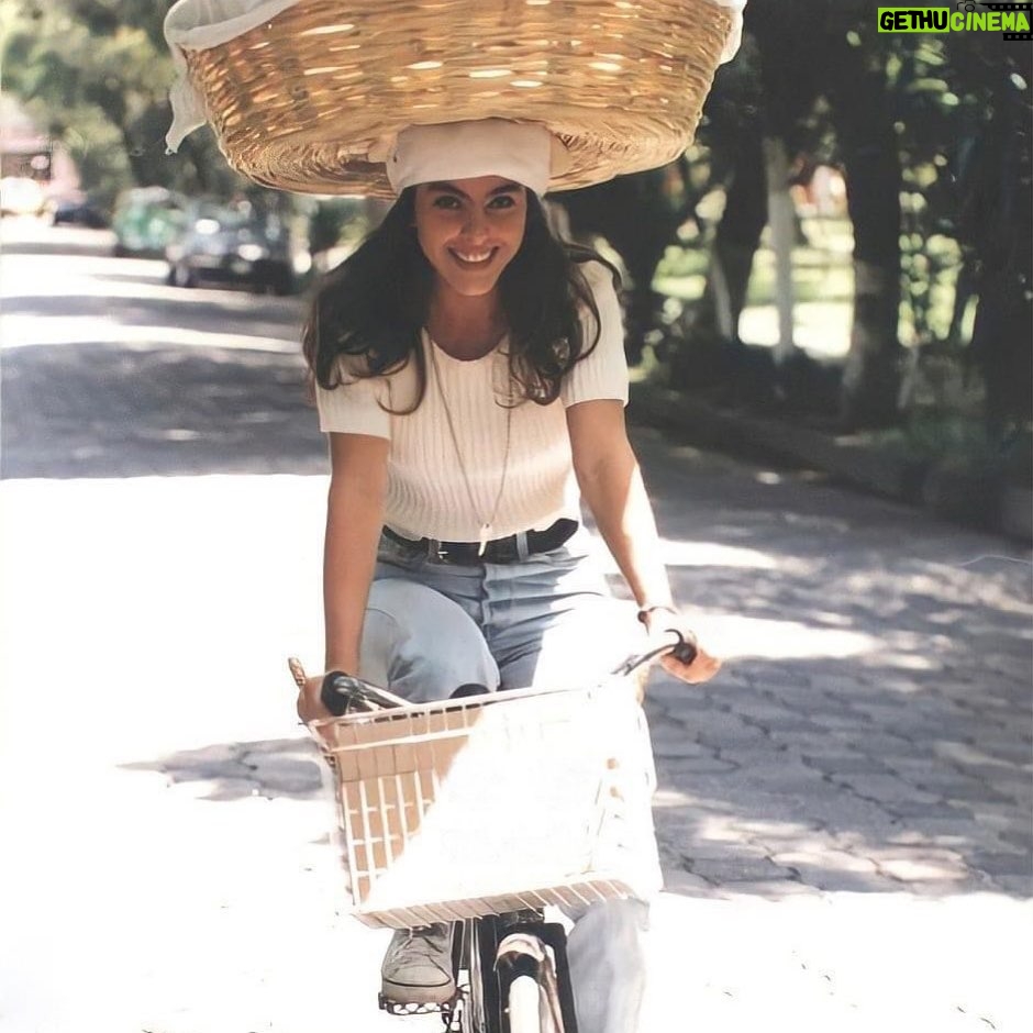Kate del Castillo Instagram - #tbt 😂 #algunaveztendremosalas