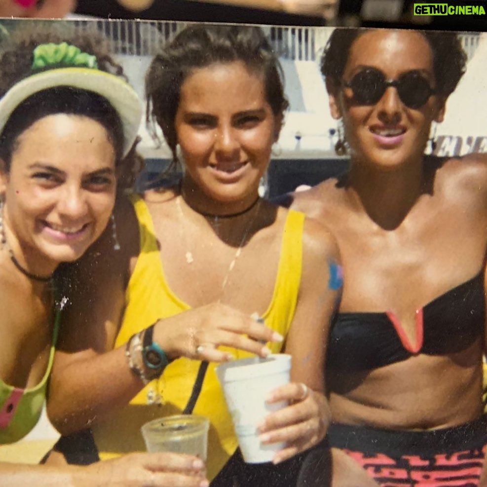 Kate del Castillo Instagram - #tbt wow aquellas épocas en el Villa Verá en Acapulco! Aquí con mi sis @vdelcastillotv y mi prima @angie.trillo hace poquito 🙄