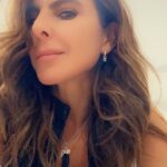 Kate del Castillo Instagram - Feliz miércoles! ♥️♥️♥️#nothingiswhatitseems #viveconhonor