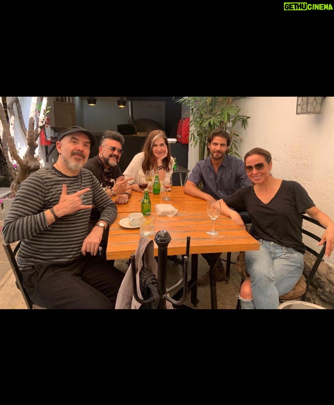 Kate del Castillo Instagram - Corte a comer con @sergioarau Un honor tenerte en el set de “The Beautiful Lie” @maxi_iglesias @lacarmela2 @cholawoodofficial