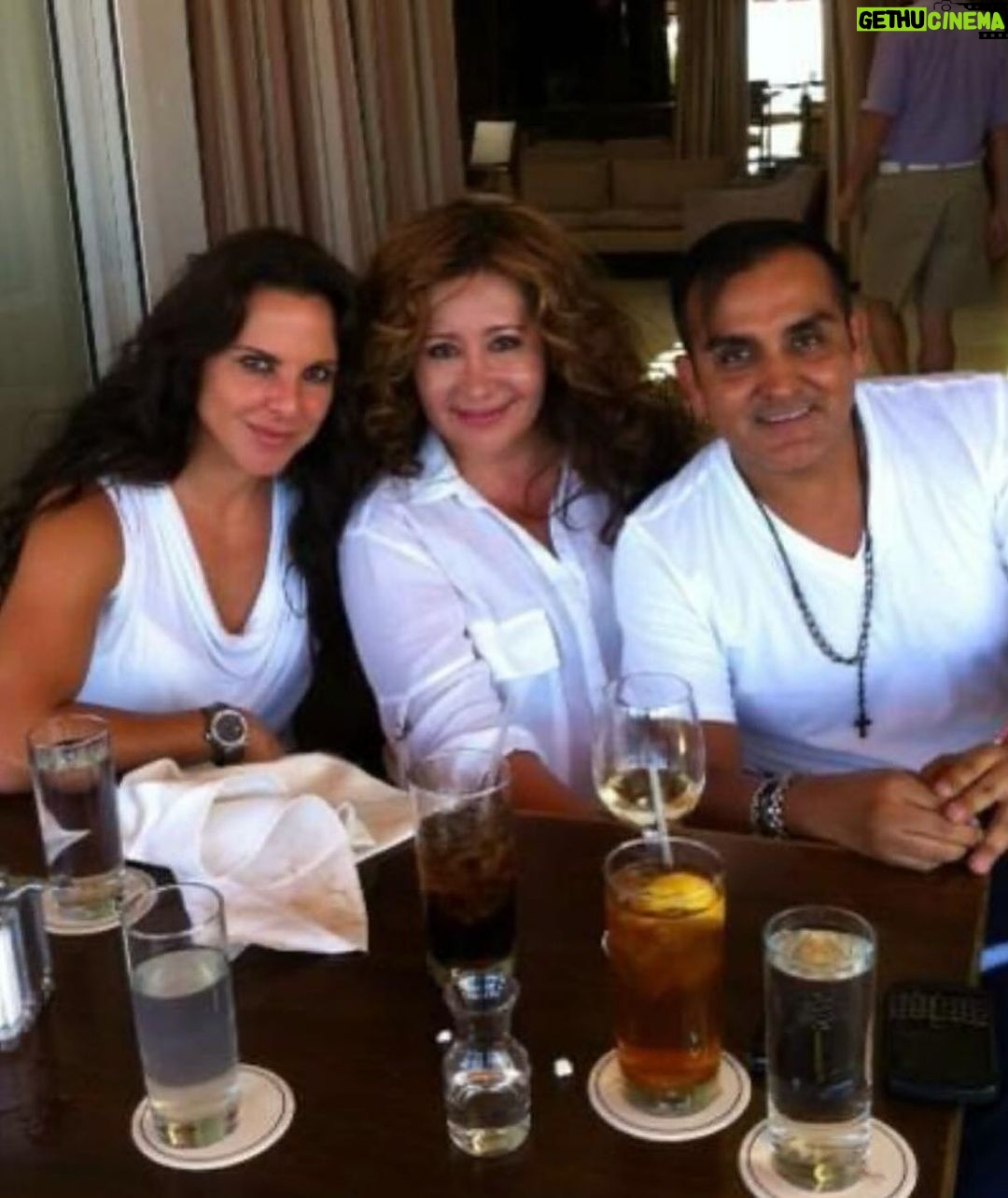 Kate del Castillo Instagram - 11 años de su partida y serán siempre recordados. Se les extraña siempre. #rip #jennyrivera #arturorivera #jacobyebale ♥️♥️ @jessimaldonadotv