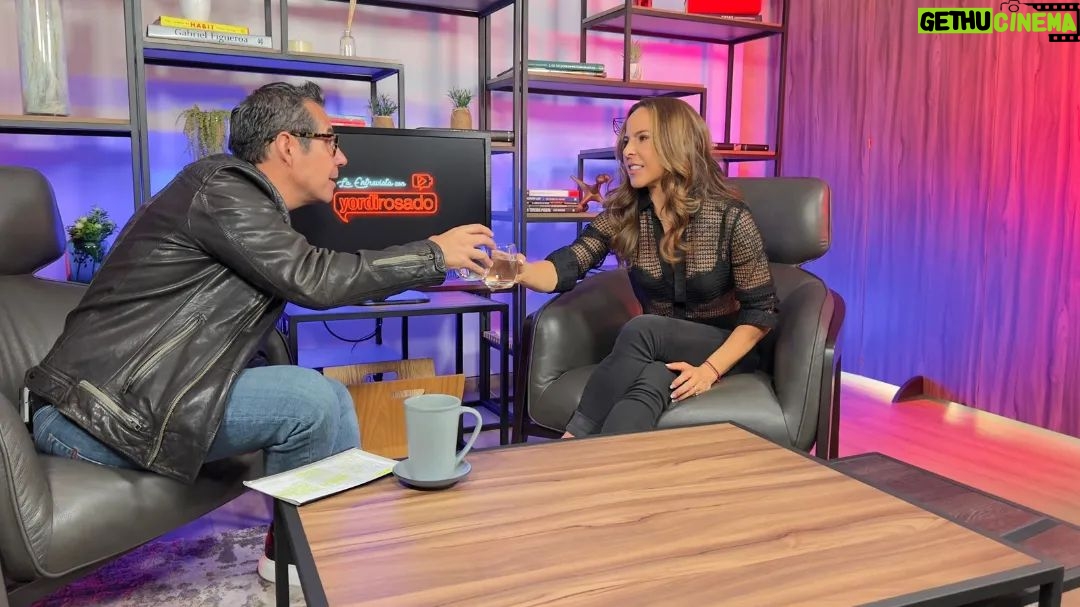Kate del Castillo Instagram - ¡SUSCRÍBETE para ver este DOMINGO a @katedelcastillo! Sin duda una de las pláticas más interesantes y profundas de #LaEntrevista! 🙌 🔔