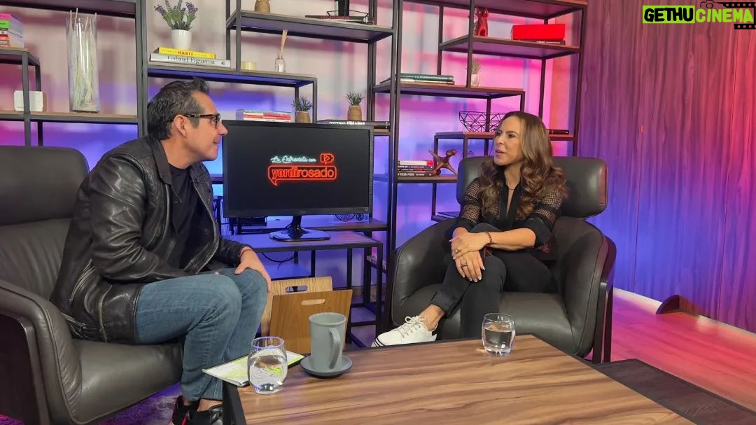 Kate del Castillo Instagram - ¡SUSCRÍBETE para ver este DOMINGO a @katedelcastillo! Sin duda una de las pláticas más interesantes y profundas de #LaEntrevista! 🙌 🔔