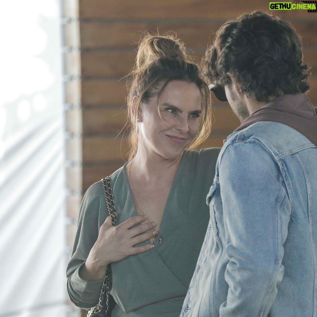 Kate del Castillo Instagram - De México para el mundo, @katedelcastillo es reconocida como mejor actriz-drama en los premios Imagen Awards por su interpretación de "Anna" en Volver a Caer, producción original de #ViX