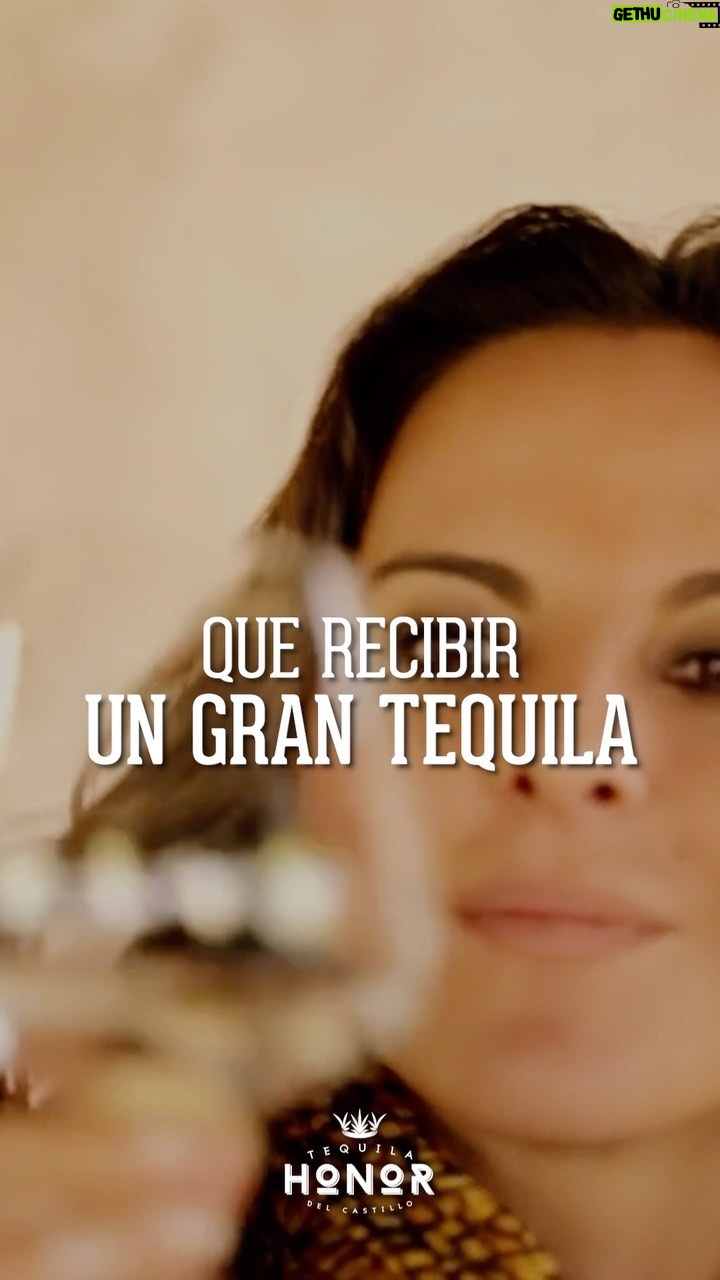Kate del Castillo Instagram - Síguenos @tequilahonor Desde Arandas Jalisco México, te llevamos el sabor auténtico de Tequila Honor a tu puerta🇲🇽 Si vives en Mexico, Estados Unidos o en Centro y Sudamericana visita nuestro sitio web www.tequilahonor.com para conseguir tu Honor favorito. Si todavía no estamos en tu país pídelo en todos tus lugares favoritos para que llegue más rápido! ¡Haz tu pedido en línea hoy mismo y celebra con el mejor tequila en casa! 🥃 Vive con Honor!! Follow us @tequilahonor From Arandas Jalisco México, we bring you the authentic flavor of Tequila Honor to your home 🇲🇽 If you live in Mexico, the United States or Central and South America, visit our website www.tequilahonor.com to get your favorite Honor. If we are not yet in your country, order it at your favorite places so we can get there sooner!! Place your order online today and celebrate with the best tequila at home! 🥃 Live with Honor!! #DestiladoMexicano #weekend #findesemana #EstadosUnidos #VIP #tequilacocktail #cocktailtime #weekend #tequilahonor #viveconhonor #tequila #honor #honorisinyourhands #livewithhonor #mexico #shots #honorisinyourhands #tequilatime #tequilanight #mexicancocktails #tequilalover #mexicantequila #tequilamexicano #margaritas #usa #tequilatime #katedelcastillo @tequilahonor @katedelcastillo