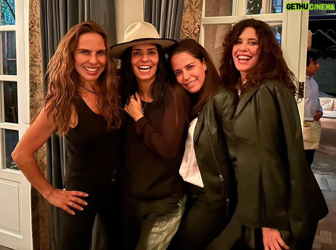 Kate del Castillo Instagram - Gracias @olguitasegura por la noche tan divertida y creativa en @sohohousemexicocity a lado de mucha gente increíble! Cómo, @latalancon @angiecepeda entre otr@s, gran reencuentro!