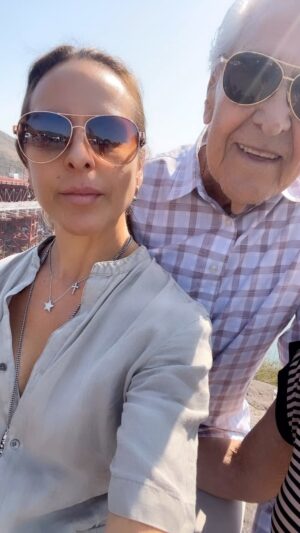 Kate del Castillo Instagram - Aquí en familia 😍😍😍😍😍 #katetrillo #ericdelcastillo @bahena00