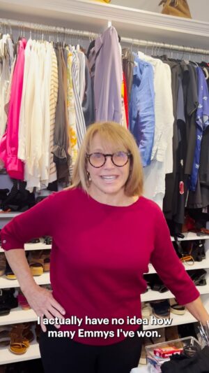 Katie Couric Instagram - I’m Katie Couric and OF COURSE I’m going to hop on this #tiktok trend (after my social media producers explain it to me 🤪😉)