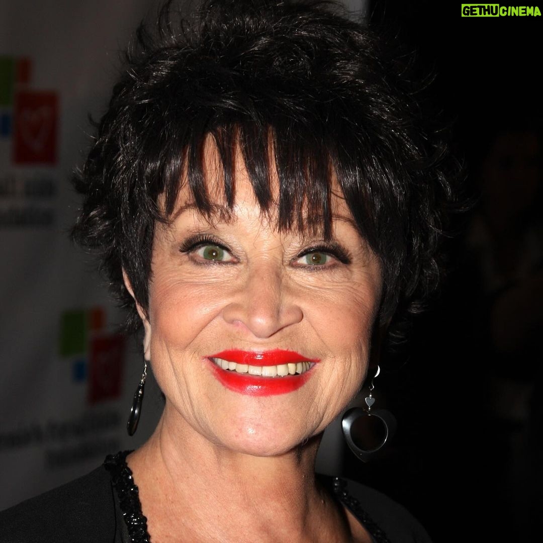 Katie Couric Instagram - Chita Rivera, the extraordinarily talented Broadway 🌟 who originated roles in “West Side Story,” “Bye Bye Birdie,” “Chicago” and “Kiss of the Spider Woman,” won two competitive Tony Awards, and became one of the most honored Latina entertainers of her generation, died Jan. 30 in New York. She was 91. 💔 Rivera’s death was announced by her daughter, Lisa Mordente, who said she died in New York after a brief illness. Rivera first gained wide notice in 1957 as Anita in the original production of “West Side Story” and was still dancing on Broadway with her trademark energy a half-century later in 2015’s “The Visit.” In August 2009, Rivera was awarded the Presidential Medal of Freedom, the highest honor the U.S. can give a civilian. Ms. Rivera won Tonys for “The Rink” in 1984 and “Kiss of the Spider Woman” in 1993. When accepting a Tony Award for Lifetime Achievement in 2018, she said “I wouldn’t trade my life in the theater for anything, because theater is life.” Rivera married fellow “West Side Story” performer Tony Mordente in 1957. The marriage ended in divorce. Their daughter, Lisa, also became a performer who occasionally appeared on Broadway, garnering a Tony nomination in 1982 for “Marlowe.” On a personal note, in 2002, Chita participated in an event I helped organize to raise money for colon cancer research and the Jay Monahan Center at New York Hospital. It was a tribute to the music of West Side Story. Chita, Rita Moreno and Bette Midler sang America. It was amazing. And Chita was so lovely to lend her talent to the evening. Thank you Chita…for everything. ❤️ 📸: @gettyimages