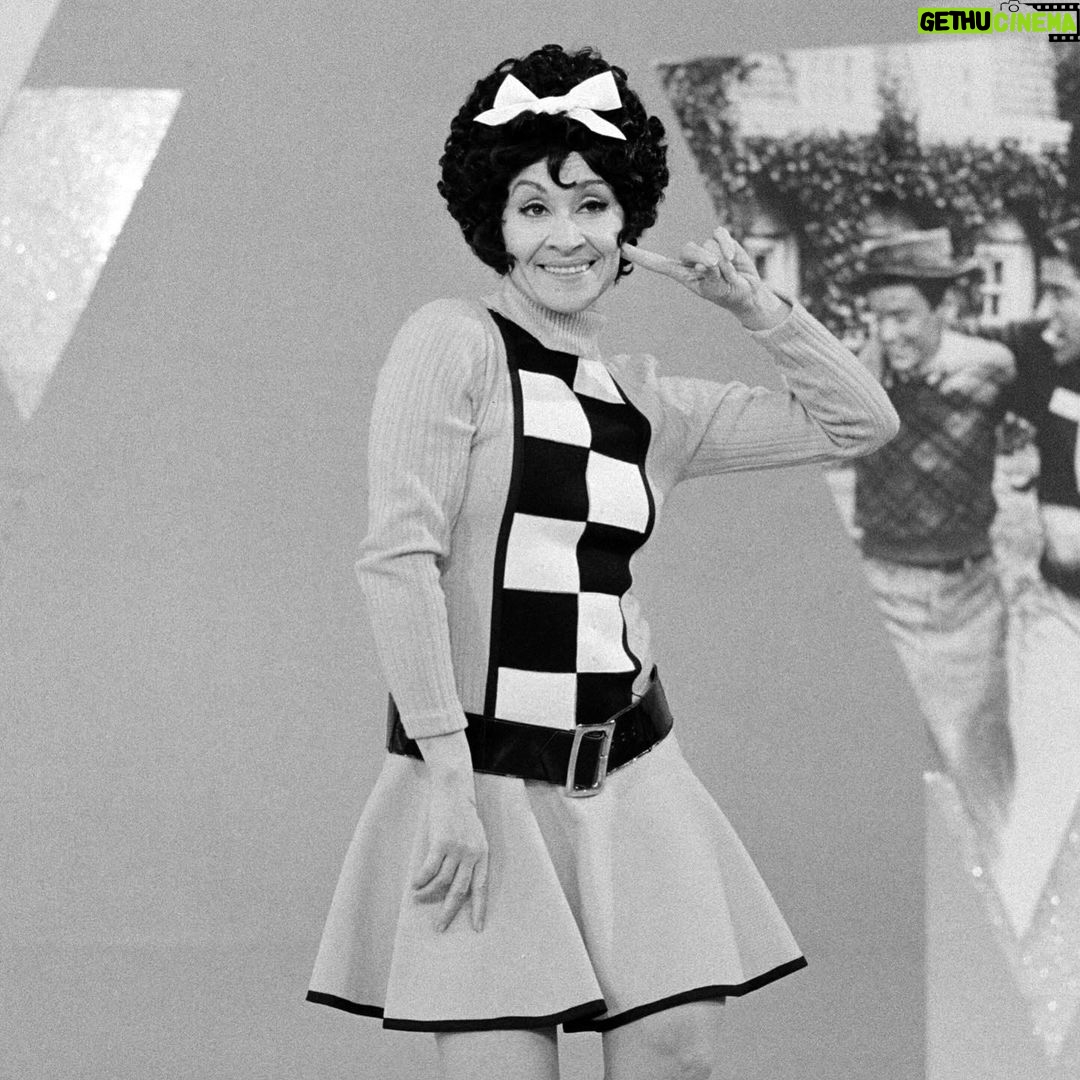 Katie Couric Instagram - Chita Rivera, the extraordinarily talented Broadway 🌟 who originated roles in “West Side Story,” “Bye Bye Birdie,” “Chicago” and “Kiss of the Spider Woman,” won two competitive Tony Awards, and became one of the most honored Latina entertainers of her generation, died Jan. 30 in New York. She was 91. 💔 Rivera’s death was announced by her daughter, Lisa Mordente, who said she died in New York after a brief illness. Rivera first gained wide notice in 1957 as Anita in the original production of “West Side Story” and was still dancing on Broadway with her trademark energy a half-century later in 2015’s “The Visit.” In August 2009, Rivera was awarded the Presidential Medal of Freedom, the highest honor the U.S. can give a civilian. Ms. Rivera won Tonys for “The Rink” in 1984 and “Kiss of the Spider Woman” in 1993. When accepting a Tony Award for Lifetime Achievement in 2018, she said “I wouldn’t trade my life in the theater for anything, because theater is life.” Rivera married fellow “West Side Story” performer Tony Mordente in 1957. The marriage ended in divorce. Their daughter, Lisa, also became a performer who occasionally appeared on Broadway, garnering a Tony nomination in 1982 for “Marlowe.” On a personal note, in 2002, Chita participated in an event I helped organize to raise money for colon cancer research and the Jay Monahan Center at New York Hospital. It was a tribute to the music of West Side Story. Chita, Rita Moreno and Bette Midler sang America. It was amazing. And Chita was so lovely to lend her talent to the evening. Thank you Chita…for everything. ❤️ 📸: @gettyimages