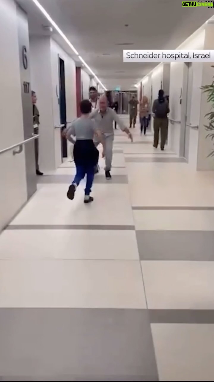 Katie Couric Instagram - A boy who spent his ninth birthday as a hostage in Gaza has been reunited with his family after being freed on Friday night. ❤️ Video has emerged of Ohad Munder being met by his father and brother at the Schneider Medical Centre in Israel. Ohad was released alongside his mother, Karen Munder, 54, and grandmother Ruthi Munder, 78, on the first day of Israel’s deal with Hamas. Ohad’s grandfather, Avraham, remains a hostage. 🎥: @skynews via Schneider Medical Centre
