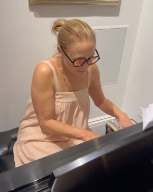 Katie Couric Instagram - Another trip around the sun for @taylorswift. I’ve known her since 2009 and I am amazed at the woman she’s become. Brilliant at business, songwriting, boosting local economies and keeping her head on her shoulders after almost being brought to her knees by the celebrity machine. I’m thrilled for her happiness. And I’m excited to celebrate her at her party tonight. (JK my invitation just have gotten lost in the mail!) 🤪🤣 Share what most impresses you about the talented Ms. Swift below!! ⬇️