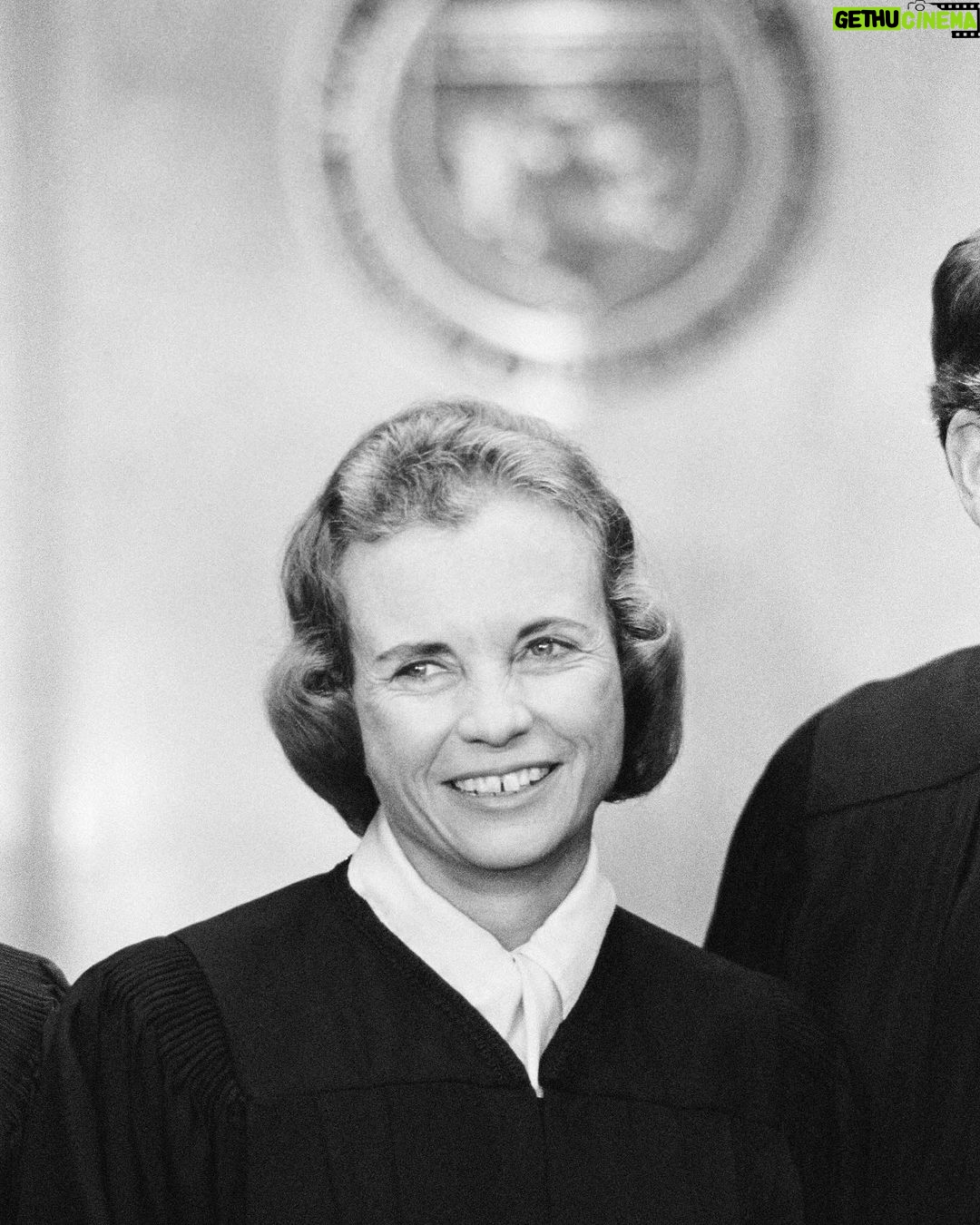 Katie Couric Instagram - Retired Supreme Court Justice Sandra Day O’Connor, the first woman to serve on the nation's highest court and a crucial swing vote during her twenty-five year tenure, died on Friday. She was 93. A key figure in landmark Supreme Court cases dealing with abortion, affirmative action and civil rights, O’Connor retired from the high court in 2006 and announced in 2018 that she had been diagnosed with dementia and would withdraw from public life. The Supreme Court announced her death in a statement, saying the cause was complications of dementia. O’Connor was President Ronald Reagan’s first nominee to the Supreme Court, joining the court in 1981 after an already notable career that included serving as the majority leader in Arizona’s state Senate – the first woman to hold that title in the nation. Fifty-one years old at the time of her SCOTUS nomination, she served for 24 years, retiring in January 2006 to care for her ailing husband. Her husband, John Jay O’Connor III, whom she met when they were both students at Stanford Law School and married shortly after her graduation in 1952, died of Alzheimer’s disease in 2009. Justice O’Connor spent an active retirement, sitting as a visiting judge on federal appeals courts around the country and speaking and writing widely in support of two causes, judicial independence and civics education. She also catered to her six grandchildren, taking them on trips and writing two children’s books based on her own colorful childhood on a remote Arizona ranch. 📸: @gettyimages