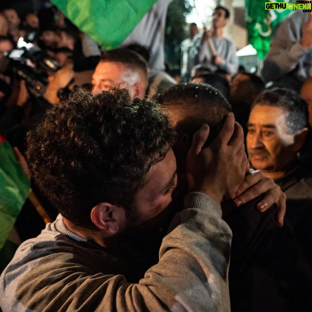 Katie Couric Instagram - 🚨Over three dozen Palestinian prisoners returned home on Friday following their release from Israeli prisons as part of a cease-fire deal between Israel and Hamas. Some of the freed prisoners had been accused of minor offenses, convicted in attacks, or were waiting to be charged. According to reporting from the Financial Times, about 300 Palestinians are potentially eligible for release — about three dozen are women, while the remaining 250 or so are males aged 18 and younger. “I have no words, I have no words,” newly released 17-year-old Jamal Brahma told AP News. “Thank God.” Tears fell down his father Khalil Brahma’s cheeks as he brought his son down from his shoulders and looked him in the eye for the first time in seven months. Israeli forces had arrested Jamal at his home in the city of Jericho last spring and detained him without charge or trial. More than 6,800 Palestinians are at present imprisoned by Israel for various security offenses, according to the Israel Prison Service. Human rights groups estimate that almost a third are held under indefinite “administrative detention” with no trial or official charge. According to Addameer, a Palestinian prisoners’ rights group, many of the most recent arrests of Palestinians came during raids across the Israeli-occupied West Bank, where protests and violence have surged, including attacks on Palestinians by Israeli settlers. Israel has said the arrests are part of a counterterror operation against Hamas in the West Bank. Images via Getty