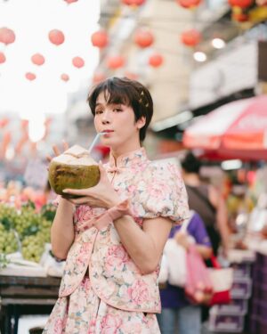Katsamonnat Namwirote Instagram - 新年快乐 , 新正如意, 新年发财 🐉💵
我可爱吗？🐱🧧
.
📸 @chonticha.sai 
💄 @jin_pannaphat @nadaimakeover 
#cooheart