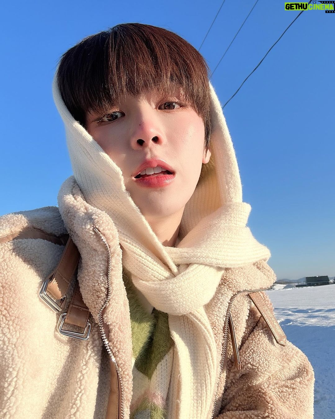 Katsamonnat Namwirote Instagram - Romeo, take me somewhere we can be alone I'll be waiting, all there's left to do is run ❄️🌨️🌲 . คิดถึงกันมั้ยนะ คิดถึงเธอที่สุดในโลกเลย 💫 Biei