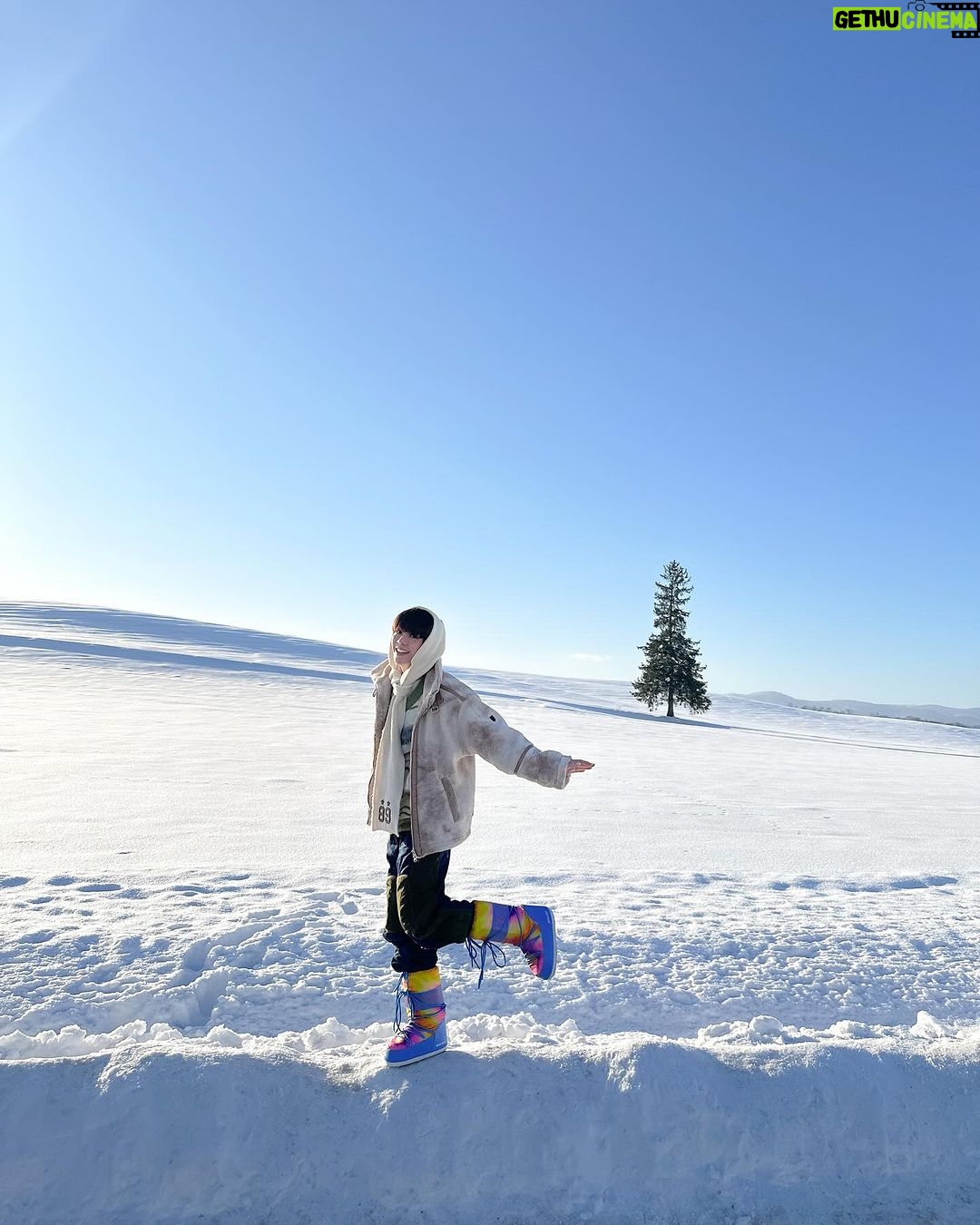 Katsamonnat Namwirote Instagram - Romeo, take me somewhere we can be alone I'll be waiting, all there's left to do is run ❄️🌨️🌲 . คิดถึงกันมั้ยนะ คิดถึงเธอที่สุดในโลกเลย 💫 Biei