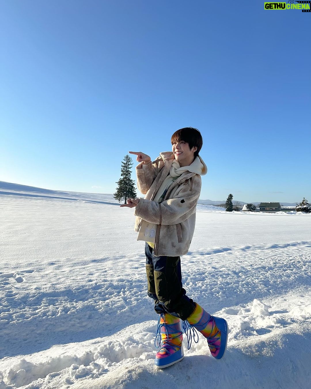 Katsamonnat Namwirote Instagram - Romeo, take me somewhere we can be alone I'll be waiting, all there's left to do is run ❄️🌨️🌲 . คิดถึงกันมั้ยนะ คิดถึงเธอที่สุดในโลกเลย 💫 Biei