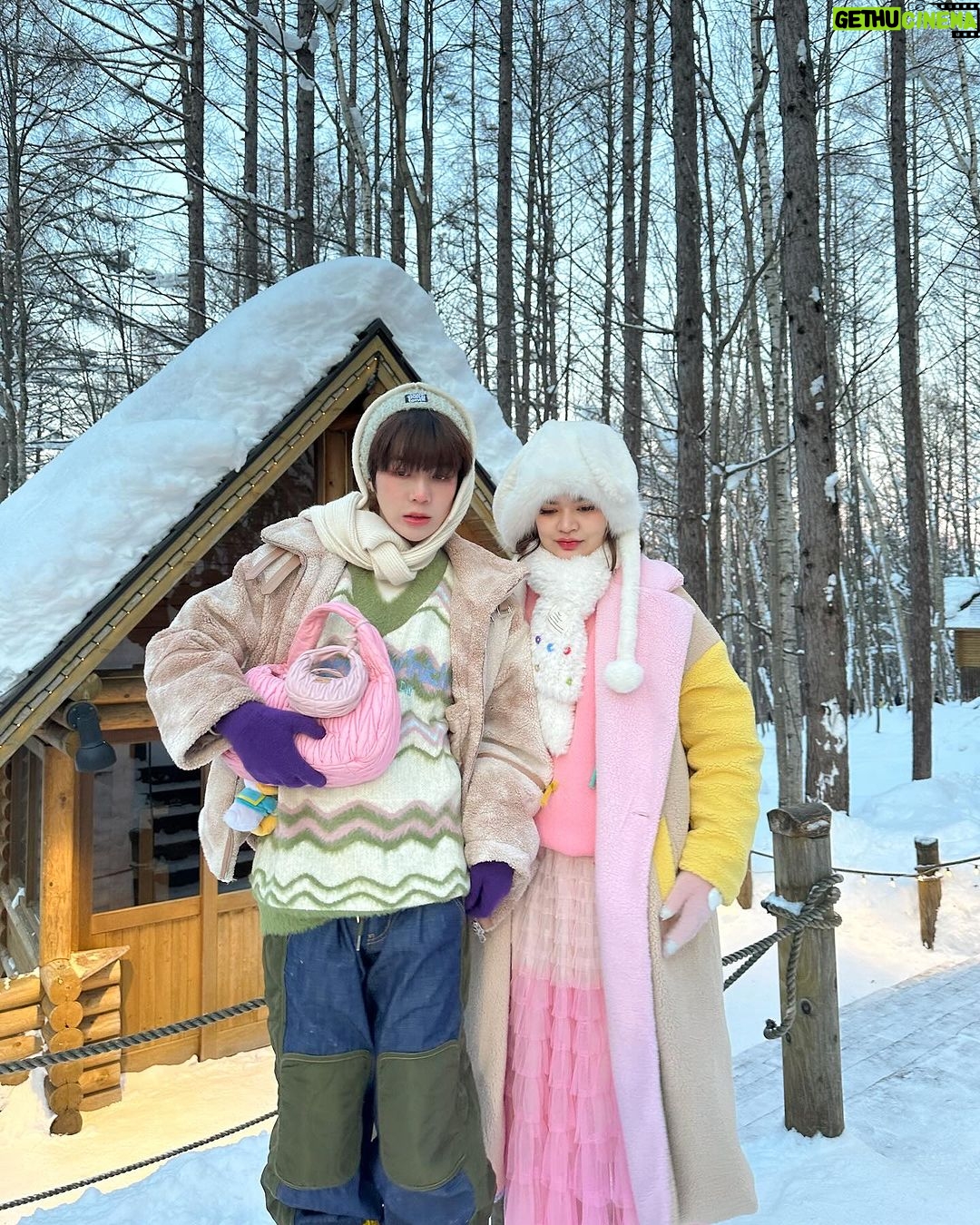 Katsamonnat Namwirote Instagram - Romeo, take me somewhere we can be alone I'll be waiting, all there's left to do is run ❄️🌨️🌲 . คิดถึงกันมั้ยนะ คิดถึงเธอที่สุดในโลกเลย 💫 Biei