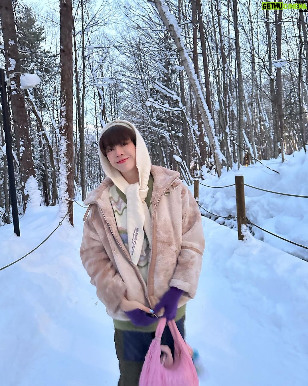 Katsamonnat Namwirote Instagram - Romeo, take me somewhere we can be alone I'll be waiting, all there's left to do is run ❄️🌨️🌲 . คิดถึงกันมั้ยนะ คิดถึงเธอที่สุดในโลกเลย 💫 Biei